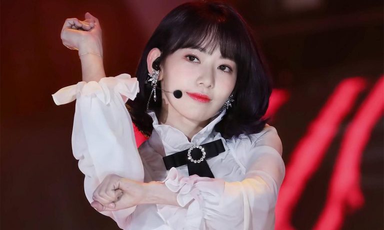 Miyawaki Sakura regresa a Corea junto al equipo de seguridad de BTS