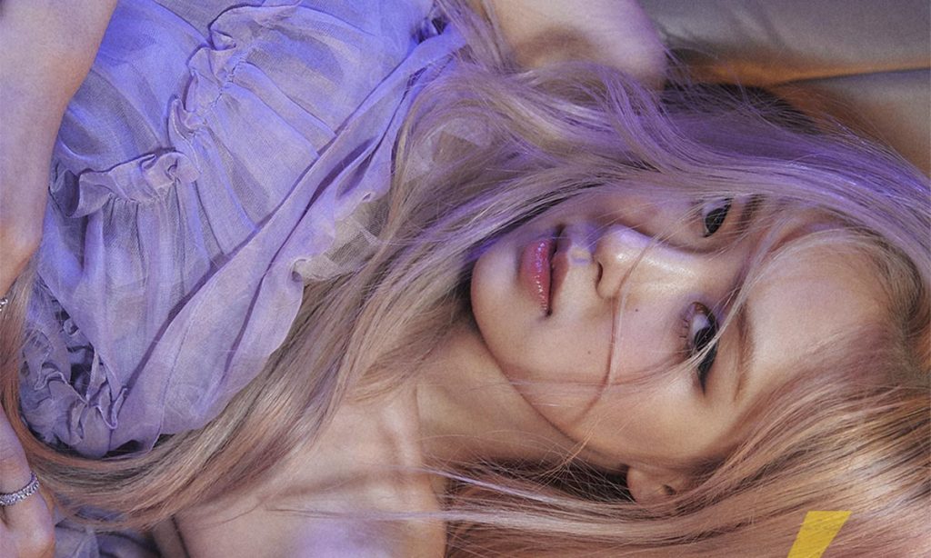 ROSÉ BLACKPINK ON THE GROUND